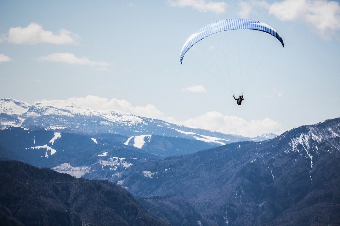 person doing extreme sports parachute